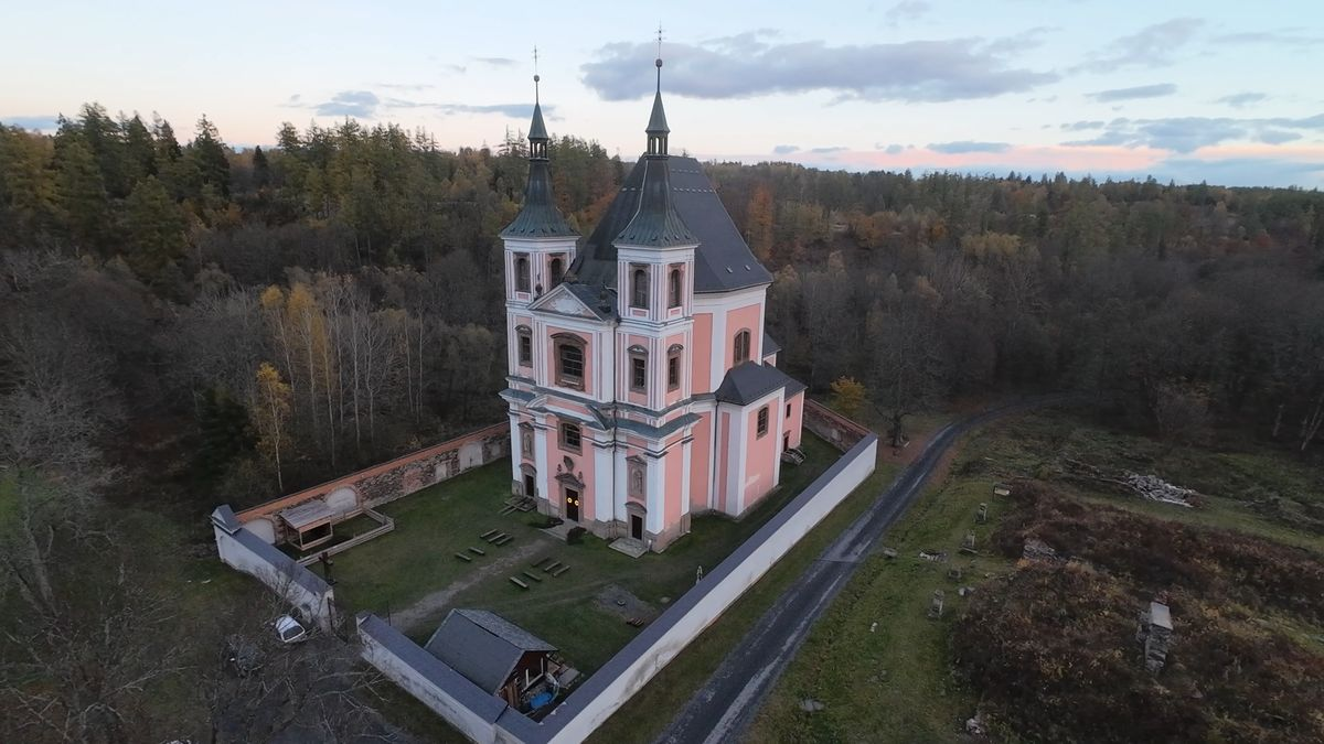 Úřady prověřují informace o provizorním noclehu v kostele na Staré Vodě